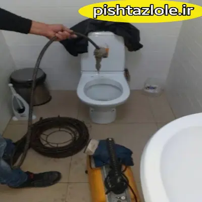در آوردن اشیاءگران قیمت از لوله فاظلاب در پاکدشت